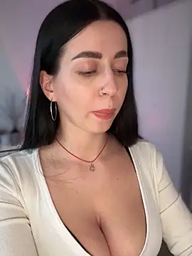 Snapshot of Emylia chatting on January 25, 2025, 5:30 pm Emylia online show from January 25, 2025, 5:30 pm