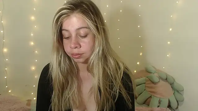 Snapshot of SweetSofty chatting on October 6, 2025, 11:38 pm SweetSofty online show from October 6, 2025, 11:38 pm