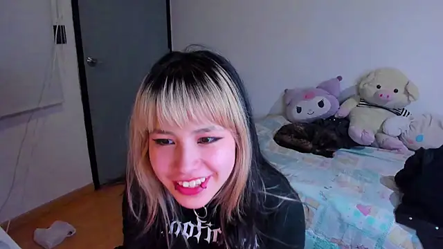 Snapshot of Akane-Mou chatting on December 12, 2024, 2:26 am Akane-Mou online show from December 12, 2024, 2:26 am