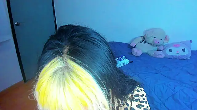 Snapshot of Akane-Mou chatting on February 7, 2025, 7:40 am Akane-Mou online show from February 7, 2025, 7:40 am