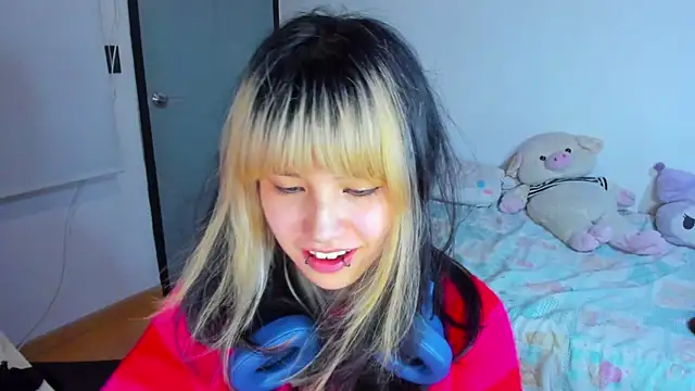 Snapshot of Akane-Mou chatting on December 24, 2024, 4:00 am Akane-Mou online show from December 24, 2024, 4:00 am