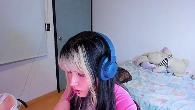 Snapshot of Akane-Mou chatting on December 17, 2024, 7:07 am Akane-Mou online show from December 17, 2024, 7:07 am