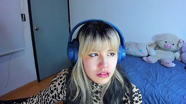 Snapshot of Akane-Mou chatting on January 4, 2025, 9:43 am Akane-Mou online show from January 4, 2025, 9:43 am