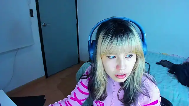 Snapshot of Akane-Mou chatting on December 27, 2024, 5:42 am Akane-Mou online show from December 27, 2024, 5:42 am