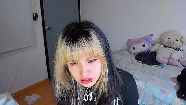 Snapshot of Akane-Mou chatting on December 12, 2024, 5:31 am Akane-Mou online show from December 12, 2024, 5:31 am