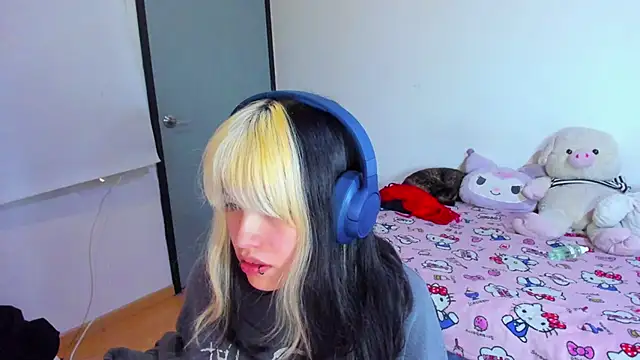 Snapshot of Akane-Mou chatting on February 25, 2025, 11:32 am Akane-Mou online show from February 25, 2025, 11:32 am