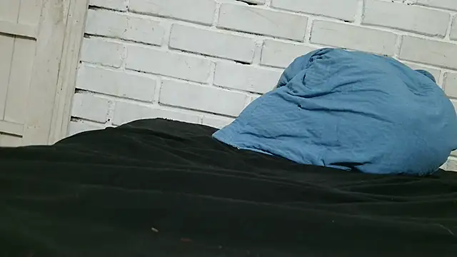 Snapshot of valeriaswang_Lucas chatting on October 17, 2025, 11:17 pm valeriaswang Lucas online show from October 17, 2025, 11:17 pm