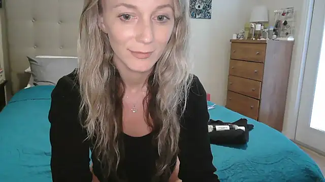 Snapshot of Heyitsmee33 chatting on September 23, 2025, 6:04 pm Heyitsmee33 online show from September 23, 2025, 6:04 pm