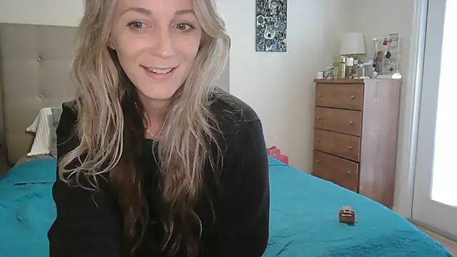 Snapshot of Heyitsmee33 chatting on September 16, 2025, 11:44 am Heyitsmee33 online show from September 16, 2025, 11:44 am