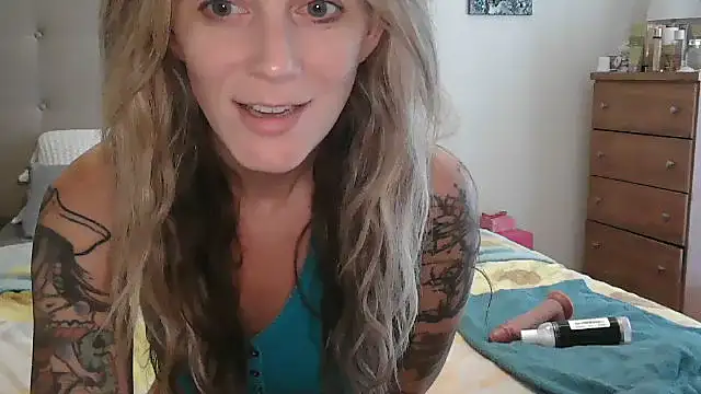 Snapshot of Heyitsmee33 chatting on October 5, 2025, 1:13 pm Heyitsmee33 online show from October 5, 2025, 1:13 pm