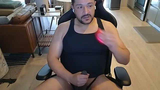 Snapshot of HungandThickLatin chatting on August 5, 2026, 3:06 pm HungandThickLatin online show from August 5, 2026, 3:06 pm