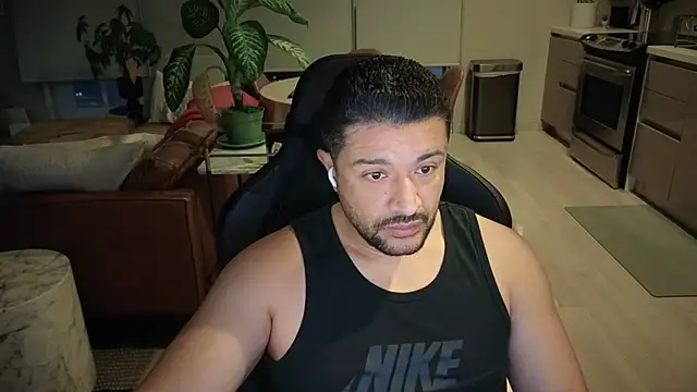 HungandThickLatin online show from September 18, 2025, 1:25 pm