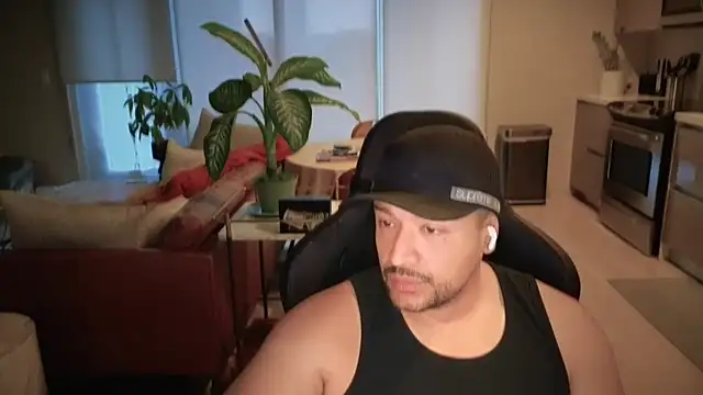 HungandThickLatin online show from September 29, 2025, 1:50 pm