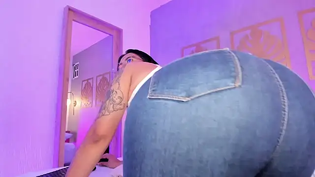 Snapshot of majo_rose chatting on December 3, 2025, 7:35 pm majo rose online show from December 3, 2025, 7:35 pm