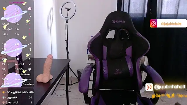 jujubinhahot online show from November 28, 2025, 8:09 pm