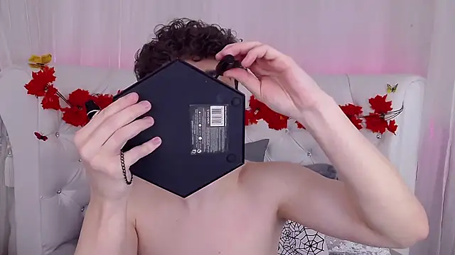 RobbyCharming online show from October 29, 2025, 3:49 am