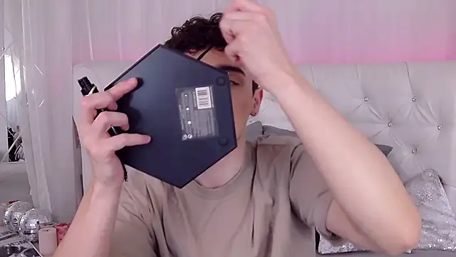 RobbyCharming online show from October 6, 2025, 3:51 am