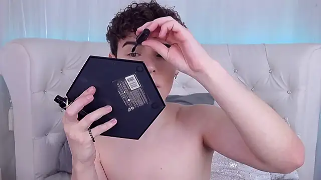 RobbyCharming online show from November 12, 2025, 3:43 am