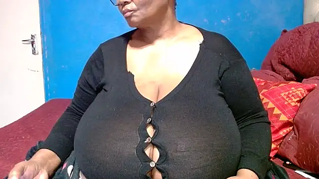 Snapshot of CUTEFIRMMELONSS chatting on June 5, 2026, 1:28 pm CUTEFIRMMELONSS online show from June 5, 2026, 1:28 pm