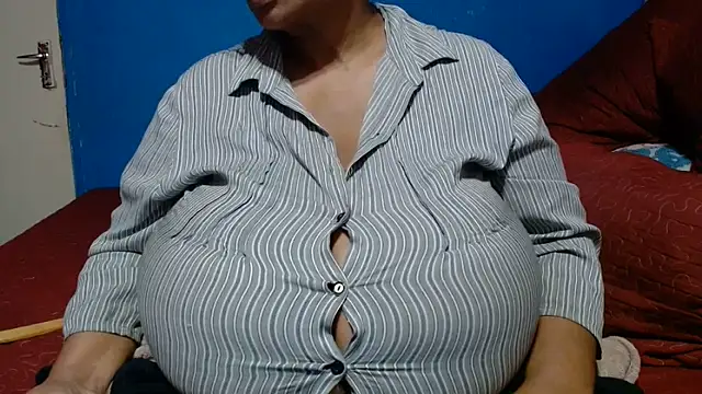 Snapshot of CUTEFIRMMELONSS chatting on June 7, 2026, 6:46 pm CUTEFIRMMELONSS online show from June 7, 2026, 6:46 pm