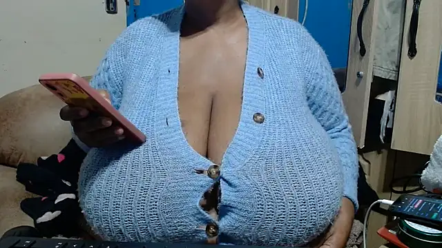 Snapshot of CUTEFIRMMELONSS chatting on July 15, 2026, 5:36 am CUTEFIRMMELONSS online show from July 15, 2026, 5:36 am