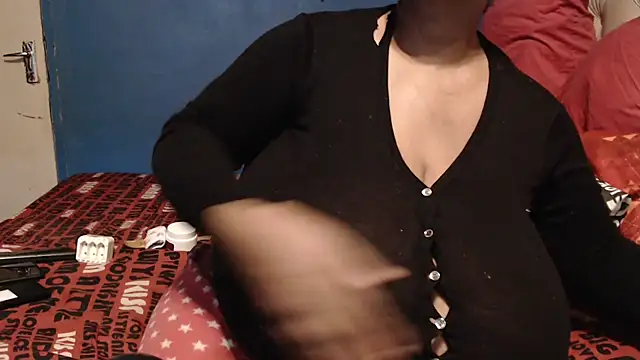 CUTEFIRMMELONSS online show from October 24, 2025, 5:34 pm