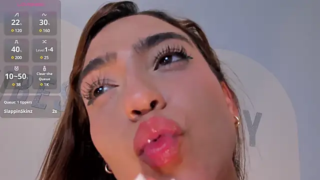 MariamRivera  online show from February 26, 2025, 4:08 am
