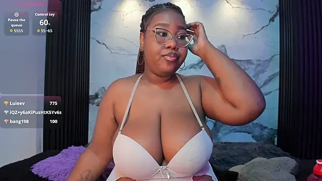Snapshot of Darnellqueen chatting on June 13, 2026, 1:03 am Darnellqueen online show from June 13, 2026, 1:03 am
