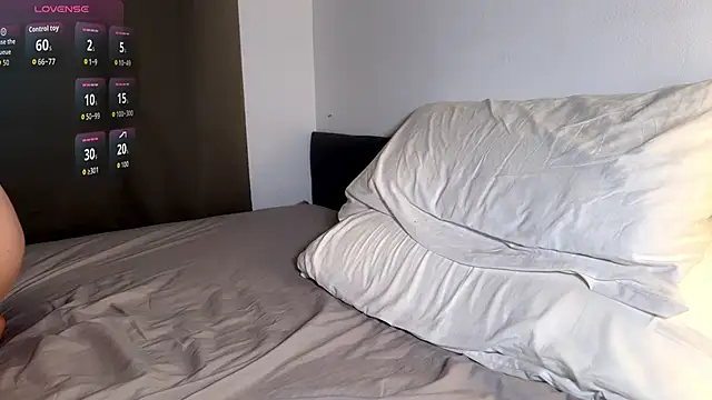 Snapshot of Rob_and_Ethan chatting on November 25, 2025, 6:52 pm Rob and Ethan online show from November 25, 2025, 6:52 pm