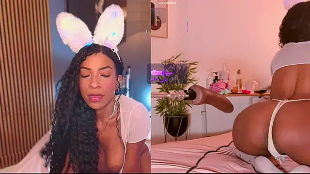 Snapshot of Ebony_Skye chatting on October 10, 2025, 1:45 pm Ebony Skye online show from October 10, 2025, 1:45 pm