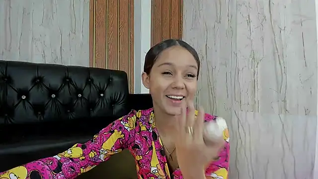 MarianaManzur online show from October 25, 2025, 2:28 pm