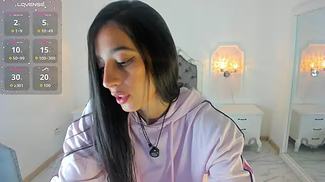 Snapshot of Valentina_Ross_ chatting on May 9, 2026, 11:35 am Valentina Ross online show from May 9, 2026, 11:35 am