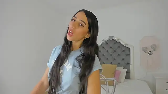Snapshot of Valentina_Ross_ chatting on June 12, 2026, 12:47 pm Valentina Ross online show from June 12, 2026, 12:47 pm