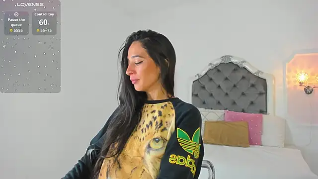 Snapshot of Valentina_Ross_ chatting on June 16, 2026, 11:54 am Valentina Ross online show from June 16, 2026, 11:54 am
