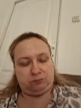 Snapshot of She-devilx chatting on October 31, 2025, 8:27 pm She-devilx online show from October 31, 2025, 8:27 pm