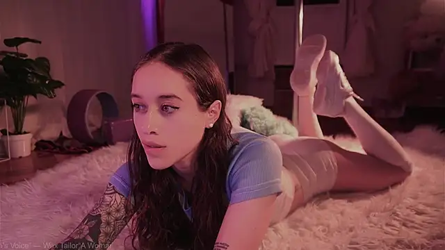 Snapshot of _Avriles_ chatting on September 15, 2025, 1:50 am  Avriles  online show from September 15, 2025, 1:50 am