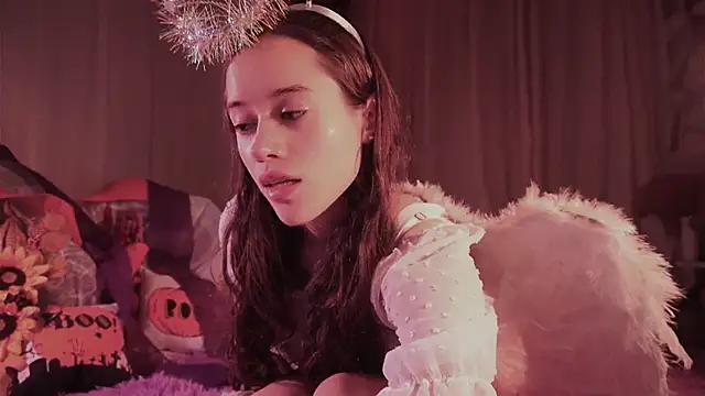 Snapshot of _Avriles_ chatting on November 1, 2025, 1:34 am  Avriles  online show from November 1, 2025, 1:34 am