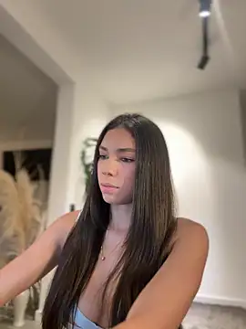 Snapshot of EllaSanz_ chatting on October 9, 2025, 10:21 pm EllaSanz online show from October 9, 2025, 10:21 pm