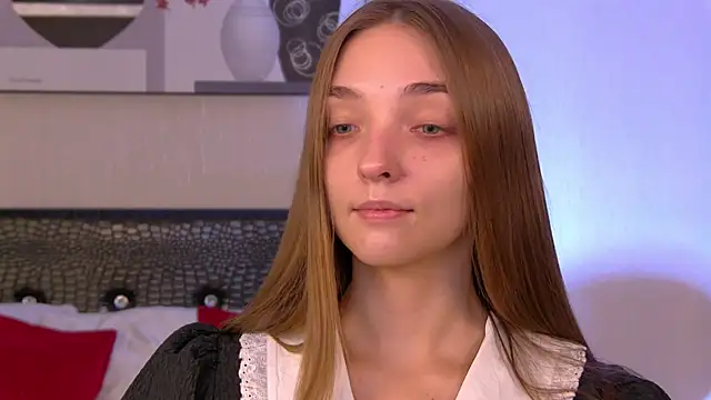 Snapshot of VirginieCruz chatting on November 6, 2025, 5:44 am VirginieCruz online show from November 6, 2025, 5:44 am