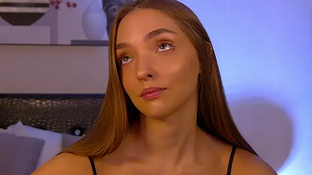 Snapshot of VirginieCruz chatting on November 10, 2025, 7:30 pm VirginieCruz online show from November 10, 2025, 7:30 pm