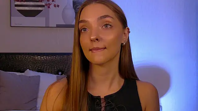 Snapshot of VirginieCruz chatting on November 18, 2025, 7:17 pm VirginieCruz online show from November 18, 2025, 7:17 pm