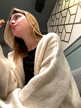 ValenciaShock online show from November 16, 2025, 6:40 am