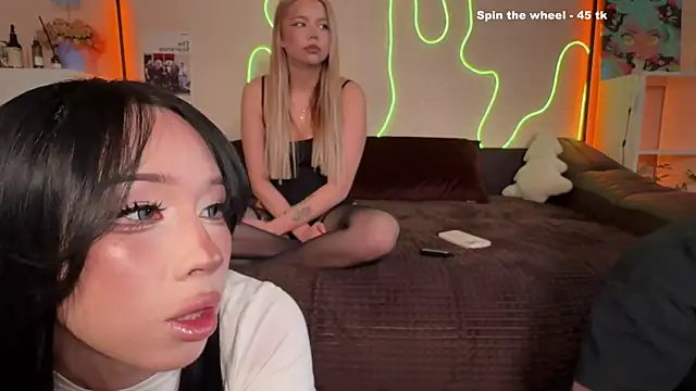NickAnny online show from April 24, 2026, 12:18 pm