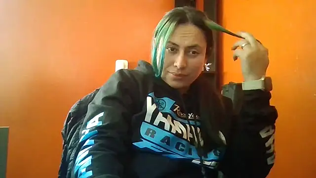 Snapshot of adriluna chatting on December 15, 2025, 6:25 pm adriluna online show from December 15, 2025, 6:25 pm