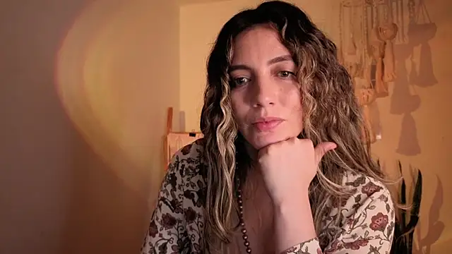 Snapshot of Mala_Bad chatting on October 30, 2025, 4:26 pm Mala Bad online show from October 30, 2025, 4:26 pm