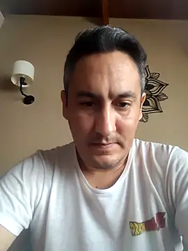 Snapshot of LuqenZo chatting on March 31, 2026, 12:18 pm LuqenZo online show from March 31, 2026, 12:18 pm