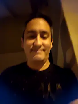 Snapshot of LuqenZo chatting on April 16, 2026, 10:23 pm LuqenZo online show from April 16, 2026, 10:23 pm
