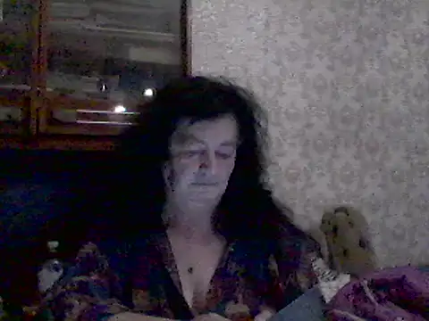 GypsiQueen2 online show from March 6, 2025, 9:20 pm