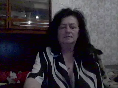 GypsiQueen2 online show from March 9, 2025, 5:17 pm