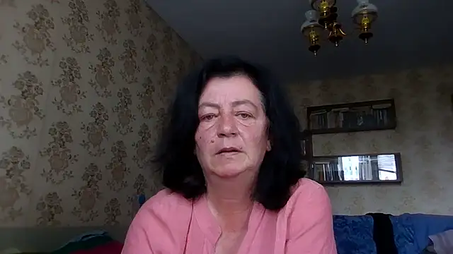Snapshot of GypsiQueen2 chatting on July 24, 2026, 8:21 am GypsiQueen2 online show from July 24, 2026, 8:21 am